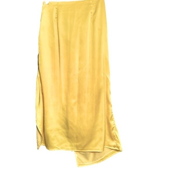 REVOLVE X superdown Kristie Ruched Midi Skirt Yellow Satin (Sample) size medium - Picture 4 of 9